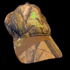 ⚜️ REALTREE Camo “Caddo Lake Lodge” ball cap